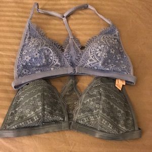 2 Victoria’s Secret bralettes